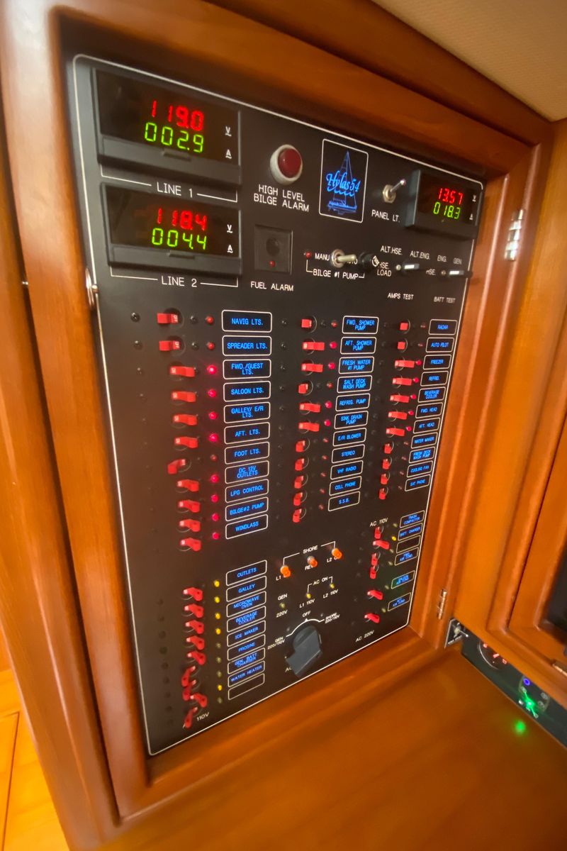2009 Hylas 54 