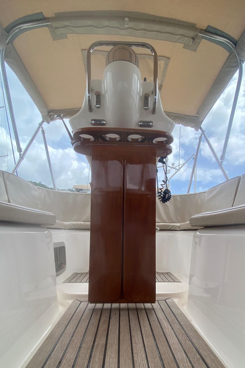 2009 Hylas 54 