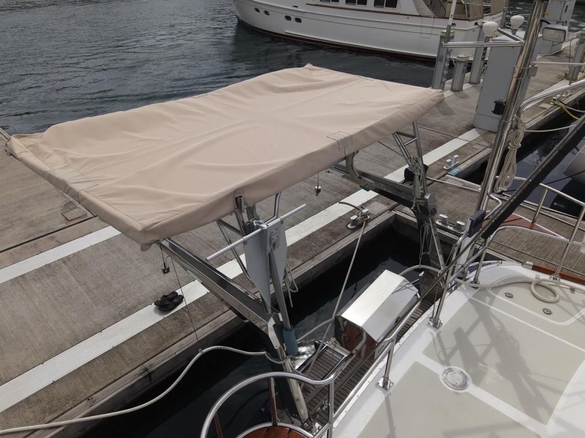 2009 Hylas 54 