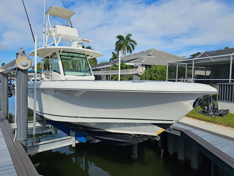 2018 Boston Whaler 350 Outrage