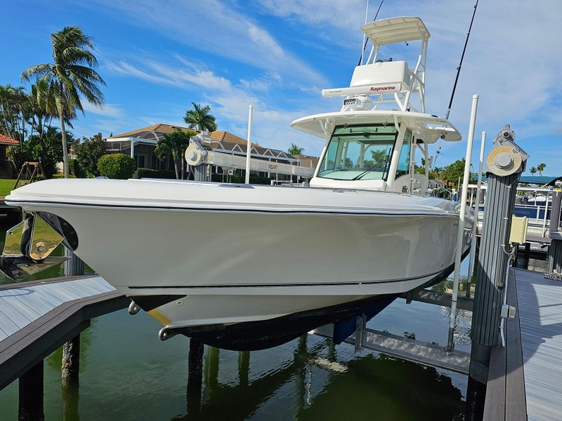 2018 Boston Whaler 350 Outrage