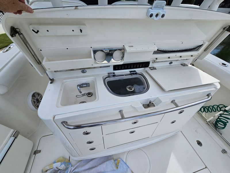 2018 Boston Whaler 350 Outrage