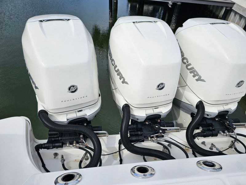 2018 Boston Whaler 350 Outrage