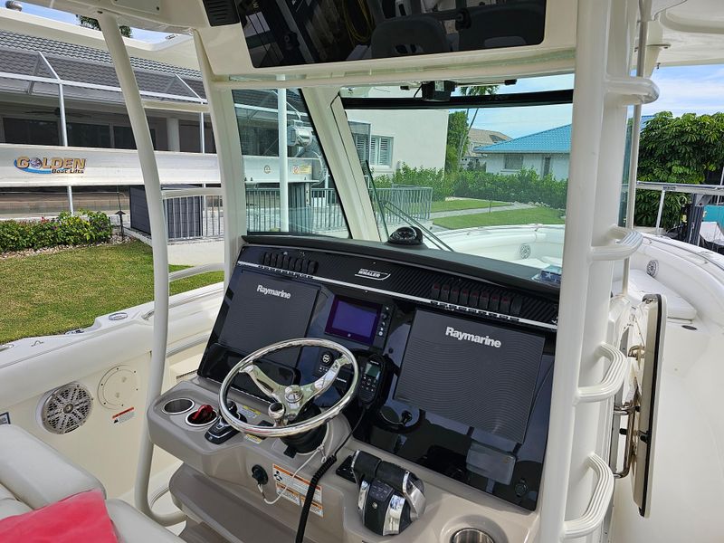 2018 Boston Whaler 350 Outrage