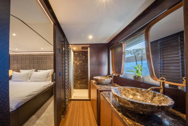 Cecilou Yacht Photos Pics Luxurious 2018 Sanlorenzo Cayman Yachts F920 interior with elegant bedroom and marble bathroom.