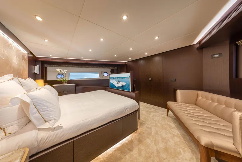 Cecilou Yacht Photos Pics Luxurious bedroom interior of 2018 Sanlorenzo Cayman Yachts F920 with modern design.