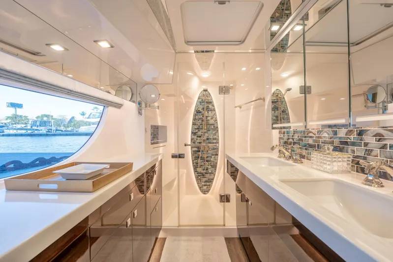 Homarus Yacht Photos Pics Luxurious yacht bathroom with modern fixtures, large mirrors, and scenic window view, Horizon 2021.