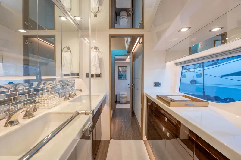Homarus Yacht Photos Pics Luxurious yacht bathroom with modern fixtures, large mirror, and ocean view window, Horizon 2021.