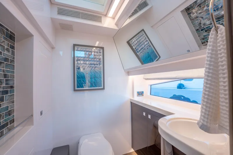 Homarus Yacht Photos Pics Luxurious Horizon yacht bathroom, modern design, large mirror, elegant fixtures, 2021 model.