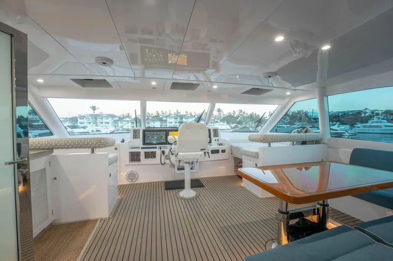 Homarus Yacht Photos Pics Luxurious 2021 Horizon yacht interior with modern helm, seating, and panoramic windows.