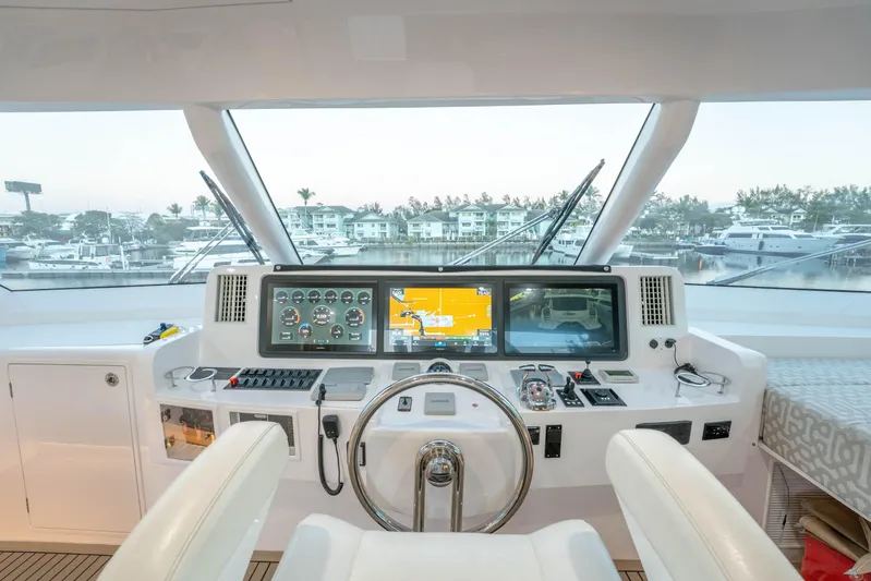 Homarus Yacht Photos Pics Luxury yacht helm with advanced navigation system, Horizon 2021 model, marina view.