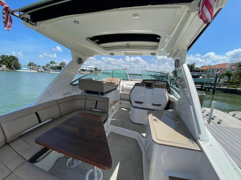 2016 Sea Ray 350 Sundancer