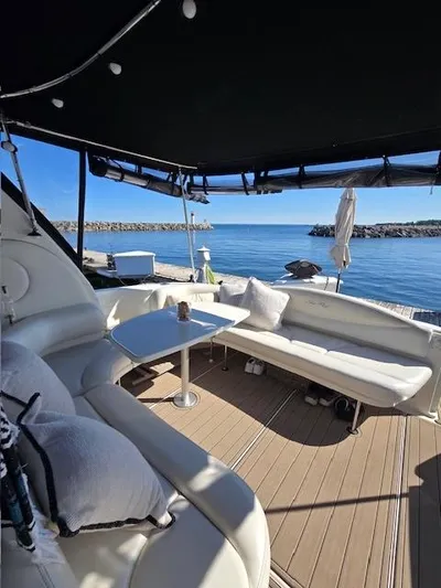 2 Spicy Yacht Photos Pics 2003 Sea Ray 380 Sundancer yacht interior with seating, table, and ocean view.