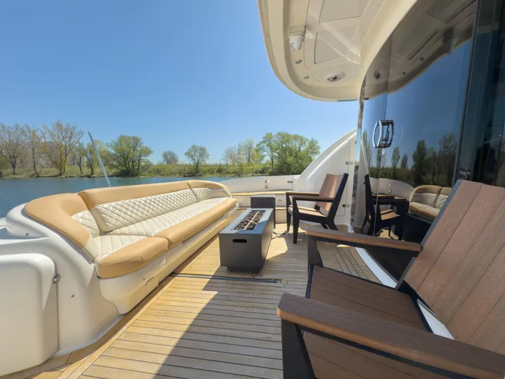  Yacht Photos Pics Luxurious 2003 Sea Ray 680 Sun Sport yacht deck with seating and scenic river view.