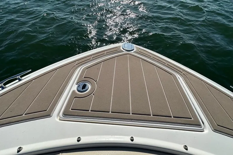  Yacht Photos Pics Bow of 2019 Regal 29 OBX boat on water, featuring sleek deck design.
