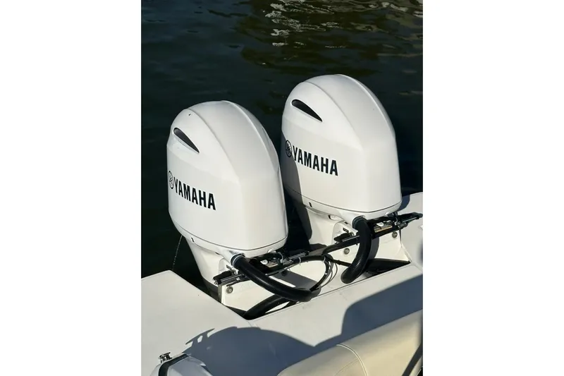  Yacht Photos Pics 2019 Regal 29 OBX with dual Yamaha outboard motors on water.
