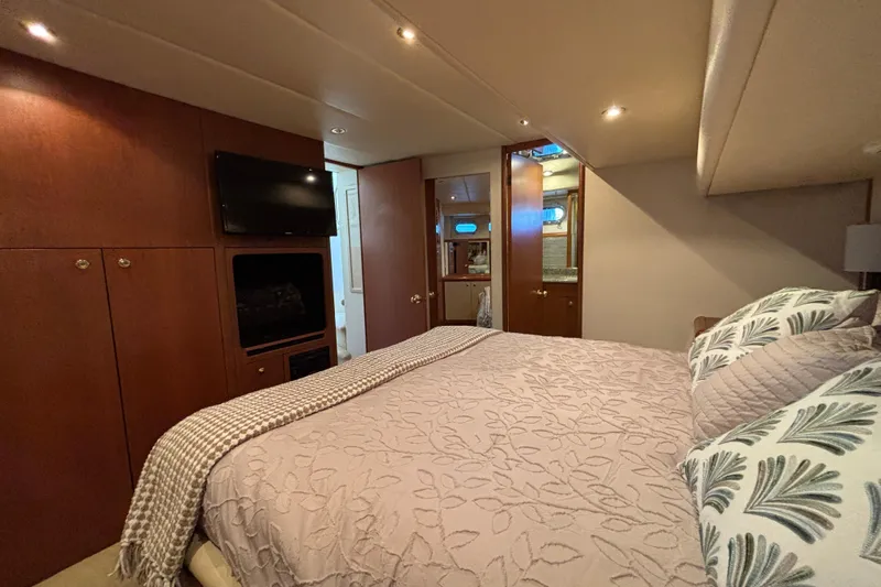 Tahoe Yacht Photos Pics Luxurious 1996 Queenship yacht bedroom with elegant bedding and modern amenities.