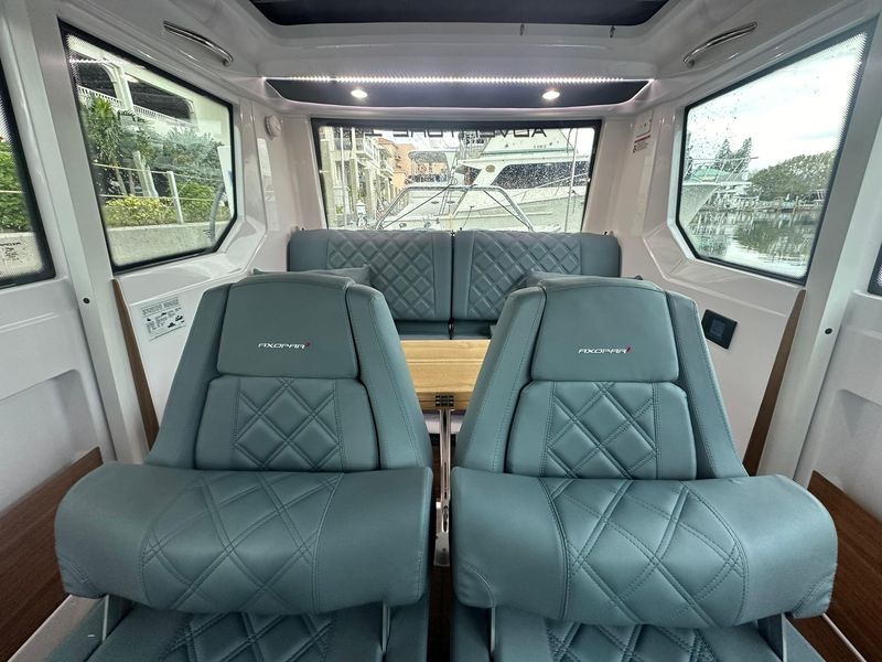 2023 Axopar 28 CABIN