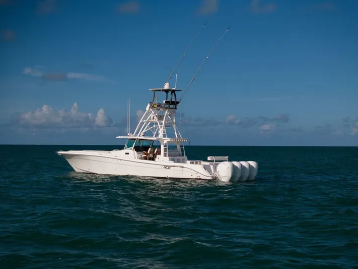 Executive Decision Yacht Photos Pics 2021 Hcb 53 Sueños - Image 5