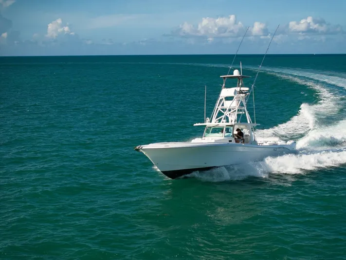 Executive Decision Yacht Photos Pics 2021 Hcb 53 Sueños - Image 4