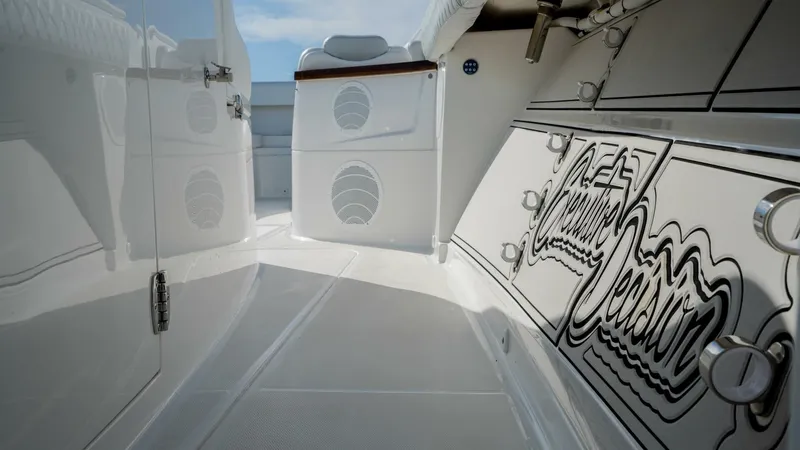 Executive Decision Yacht Photos Pics 2021 Hcb 53 Sueños - Image 33