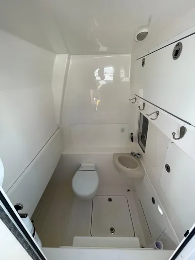 Deeper Yacht Photos Pics 2022 Invincible 39' Open Fisherman boat interior bathroom with white fixtures.