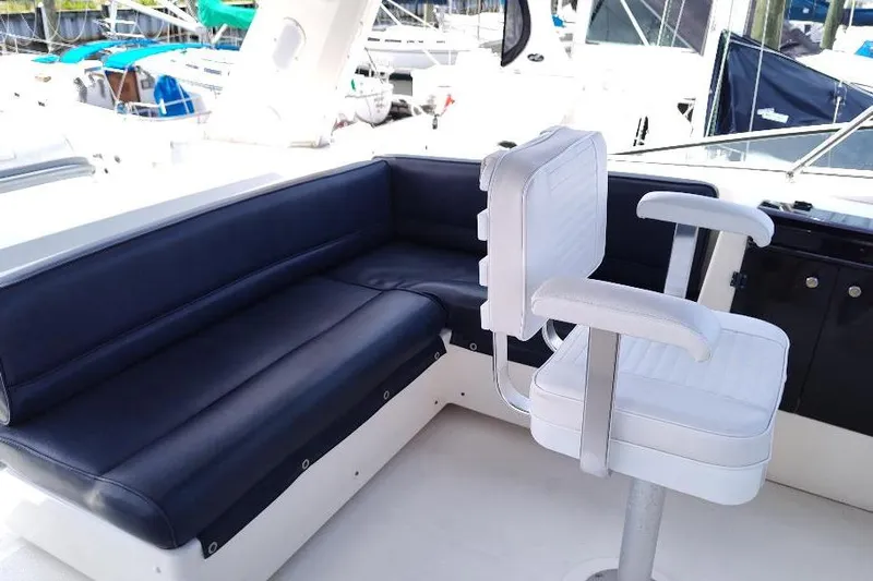 Epic Yacht Photos Pics 1998 Bayliner 4788 Pilot House Motoryacht interior with seating and helm chair.
