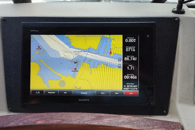 Epic Yacht Photos Pics Garmin GPS display on 1998 Bayliner 4788 Pilot House Motoryacht dashboard.