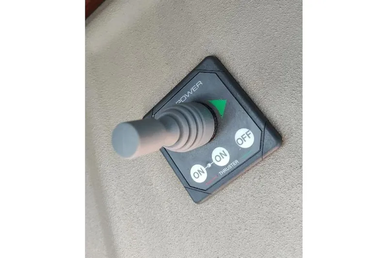 Epic Yacht Photos Pics Control panel of 1998 Bayliner 4788 Pilot House Motoryacht with thruster switch.