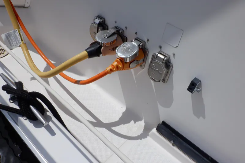 Epic Yacht Photos Pics Power connections on a 1998 Bayliner 4788 Pilot House Motoryacht.