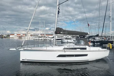 2022 Dufour 32