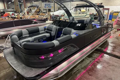 Tahoe Grand Tahoe 2585 Elite Windshield Tritoon & Mercury 400HP V10