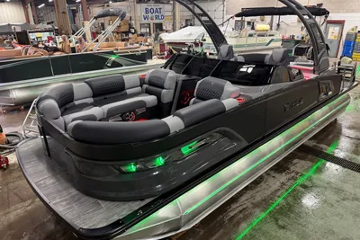 Tahoe Grand Tahoe 400HP Elite Windshield 2585 Tritoon Mercury V10