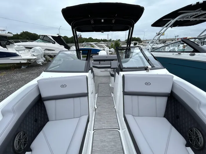  Yacht Photos Pics 2025 Cobalt R4 Ob - Image 22