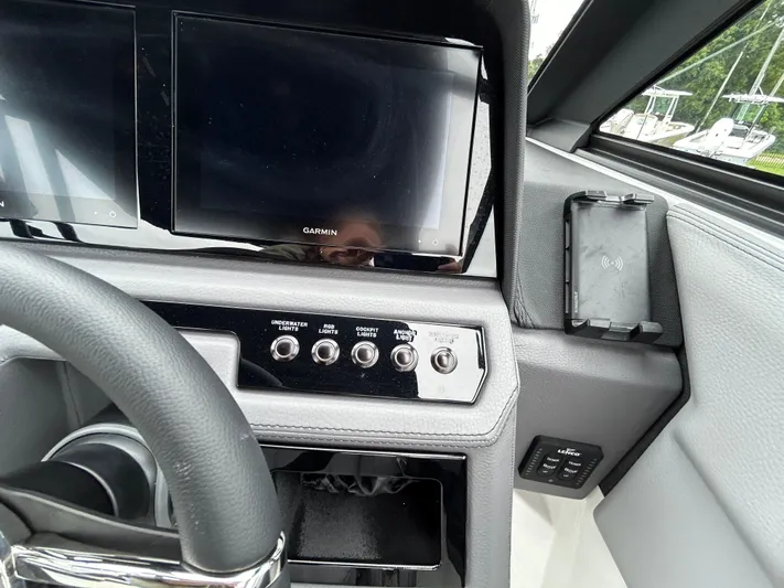  Yacht Photos Pics 2025 Cobalt R4 Ob - Image 20