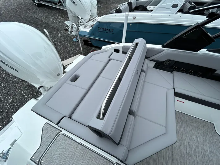  Yacht Photos Pics 2025 Cobalt R4 Ob - Image 11