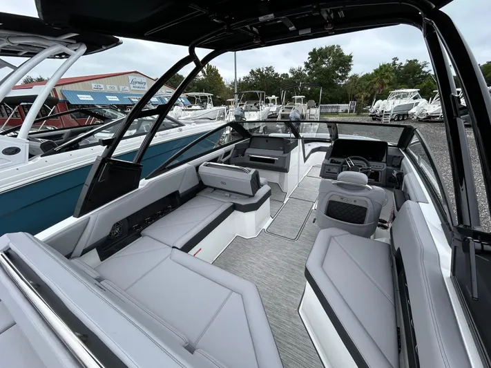  Yacht Photos Pics 2025 Cobalt R4 Ob - Image 10