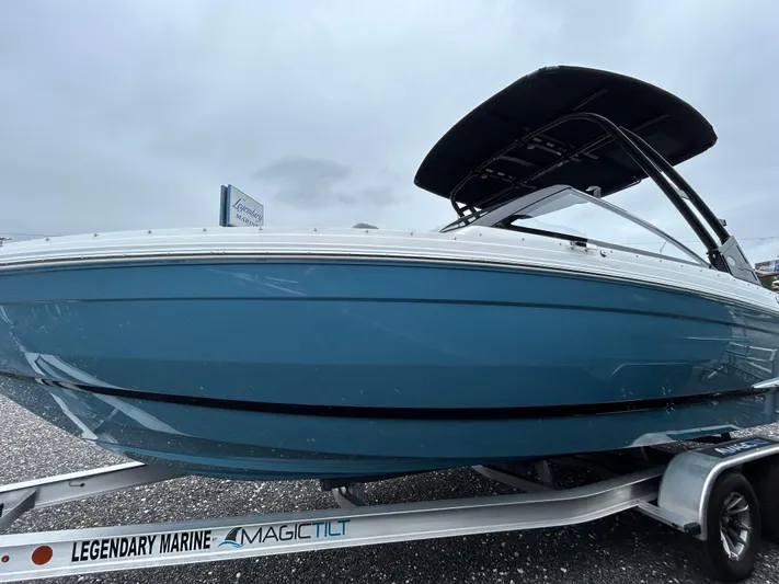  Yacht Photos Pics 2025 Cobalt R4 Ob - Image 5