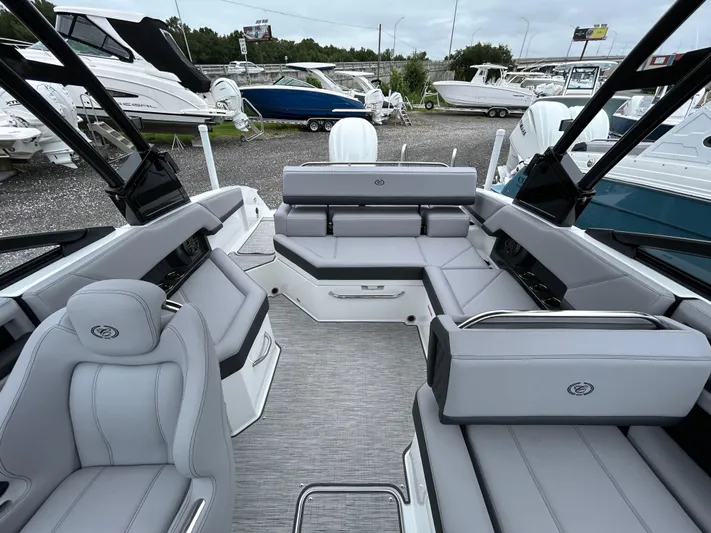  Yacht Photos Pics 2025 Cobalt R4 Ob - Image 19