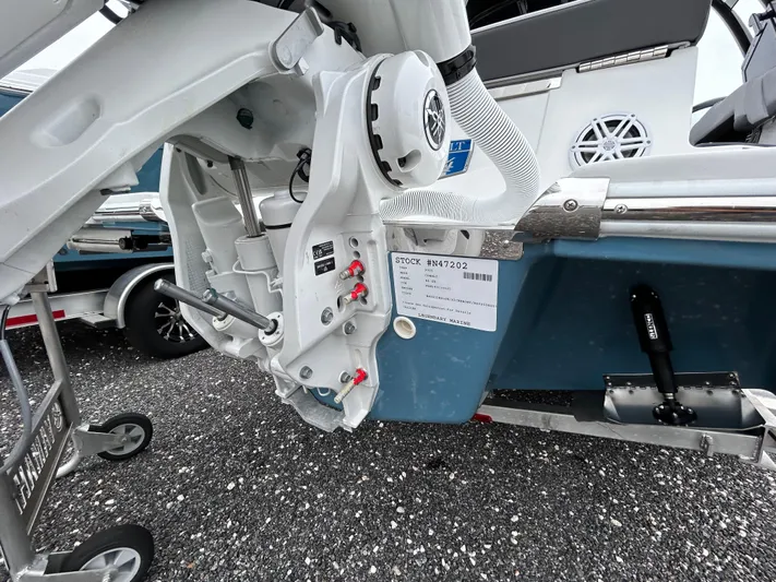  Yacht Photos Pics 2025 Cobalt R4 Ob - Image 27