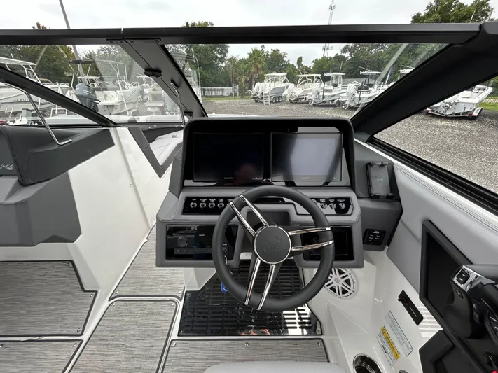  Yacht Photos Pics 2025 Cobalt R4 Ob - Image 13