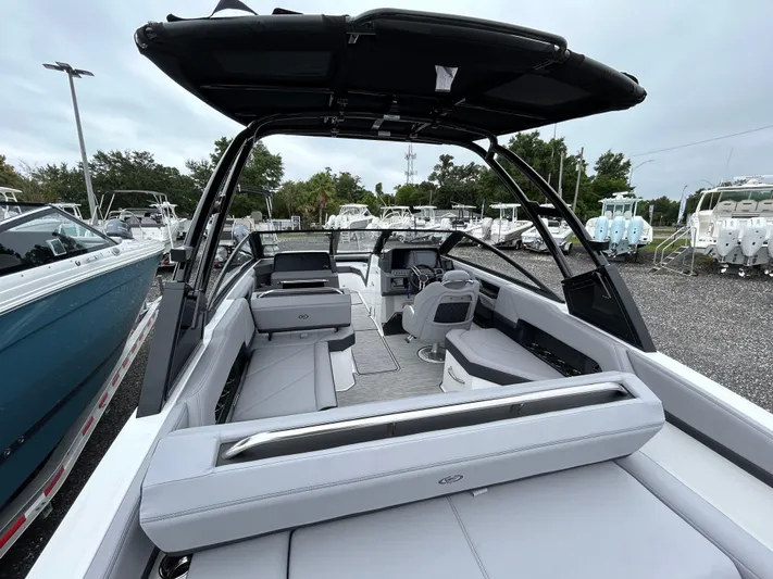  Yacht Photos Pics 2025 Cobalt R4 Ob - Image 12