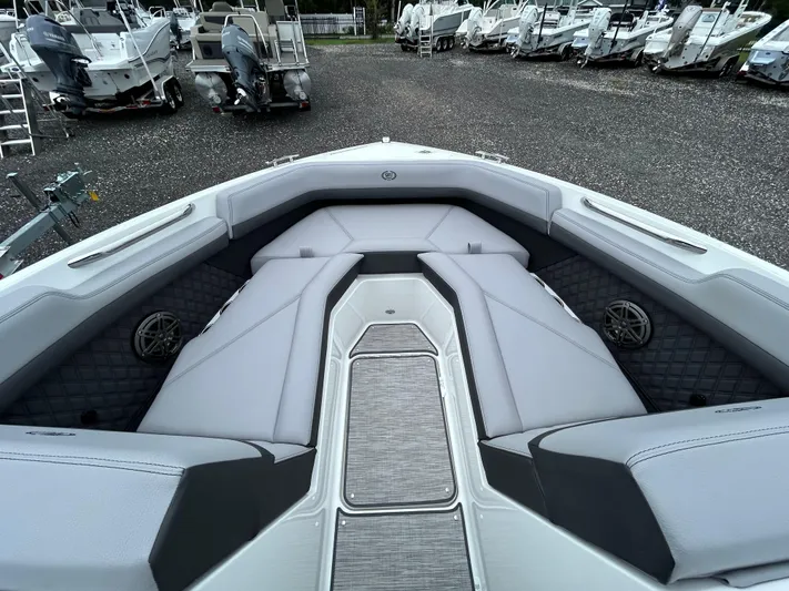  Yacht Photos Pics 2025 Cobalt R4 Ob - Image 14