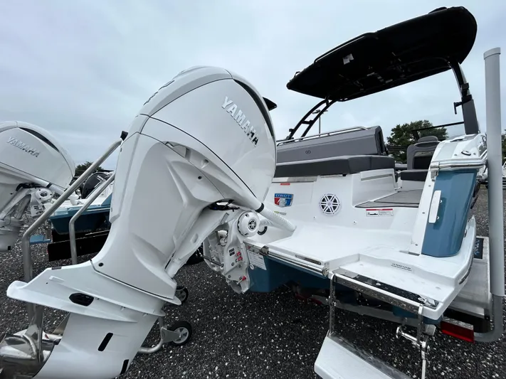  Yacht Photos Pics 2025 Cobalt R4 Ob - Image 28