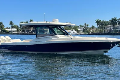 Chris-Craft Calypso 35