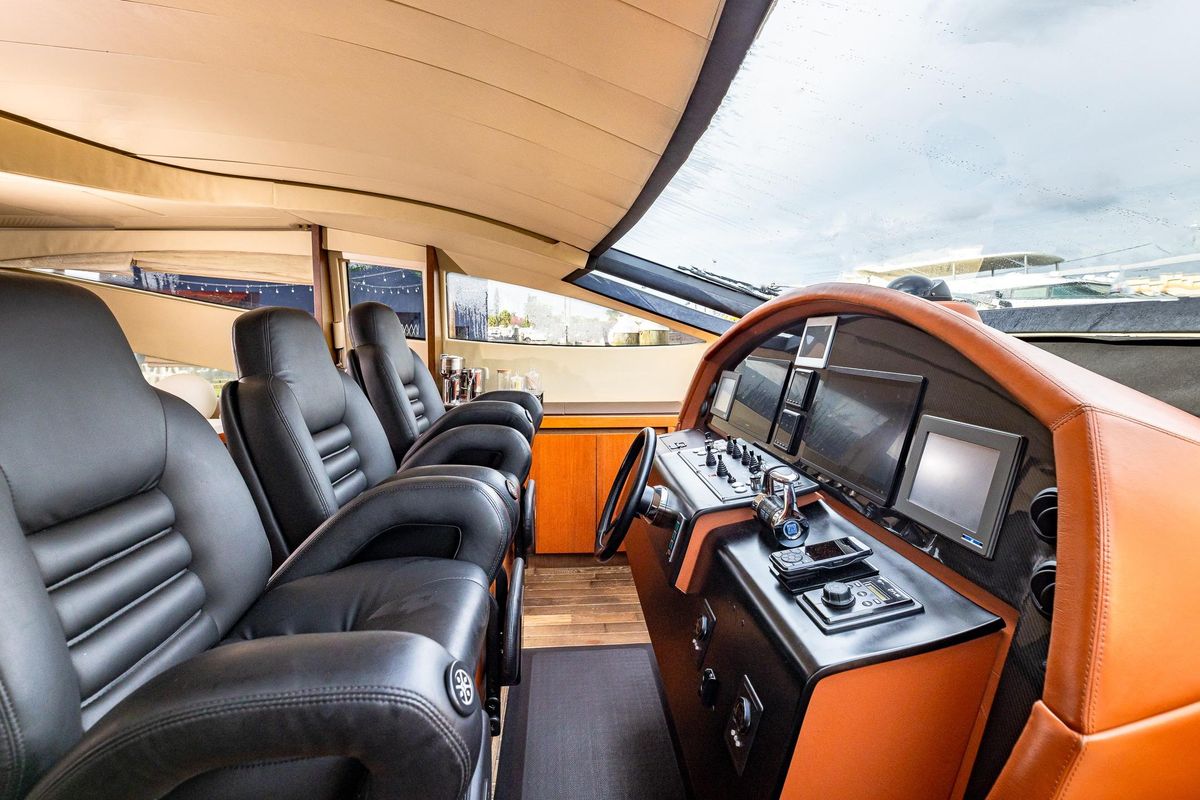 2008 Pershing 90 