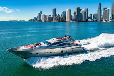 Pershing 90