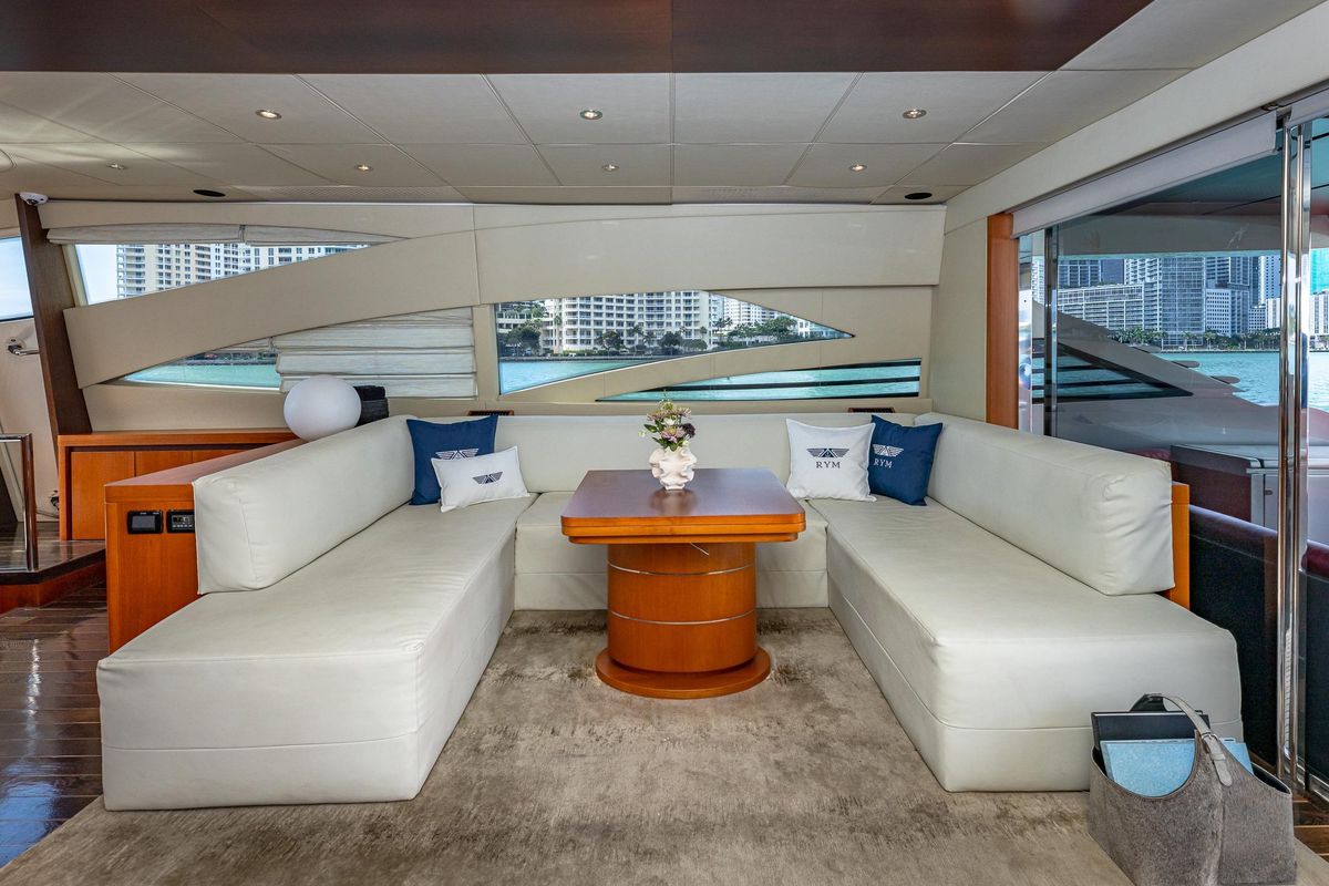 2008 Pershing 90 