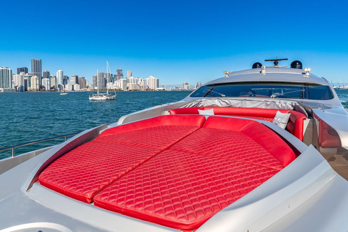 2008 Pershing 90 