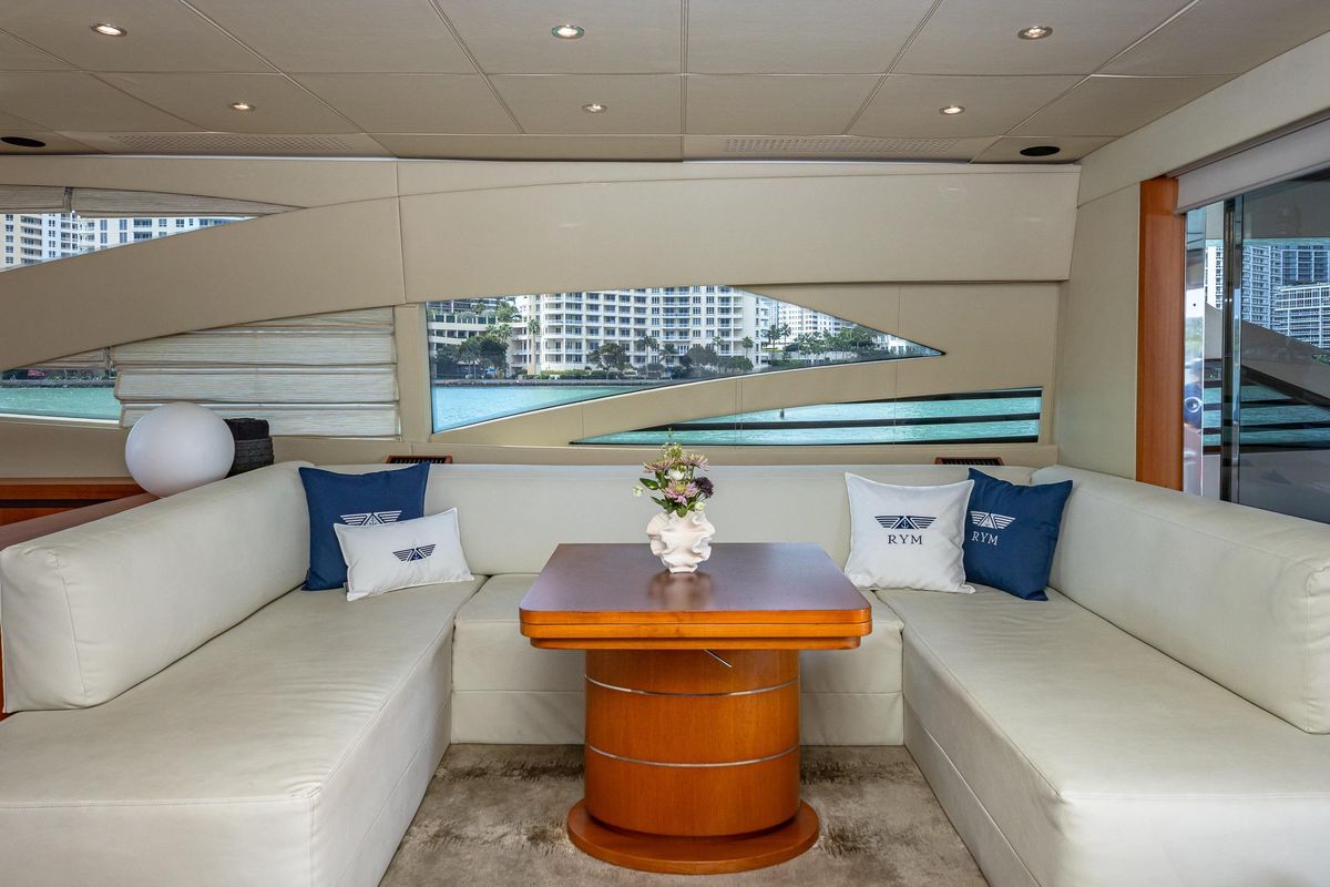 2008 Pershing 90 